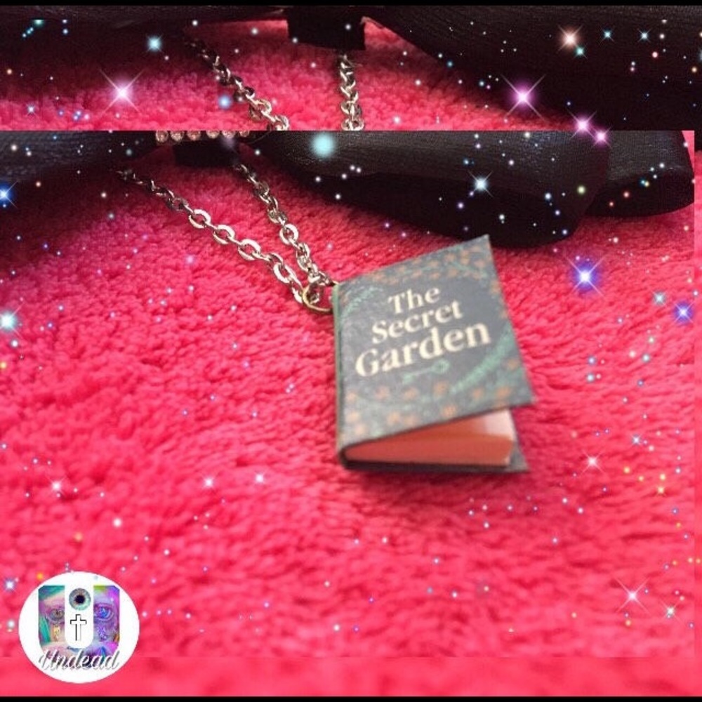 The secret garden book necklace